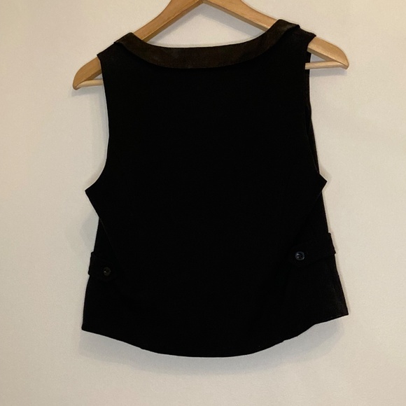 Vest - Picture 2 of 4